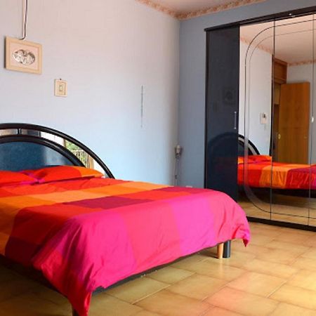 B&B Le Tre Rose Di Maria Pedara Bagian luar foto