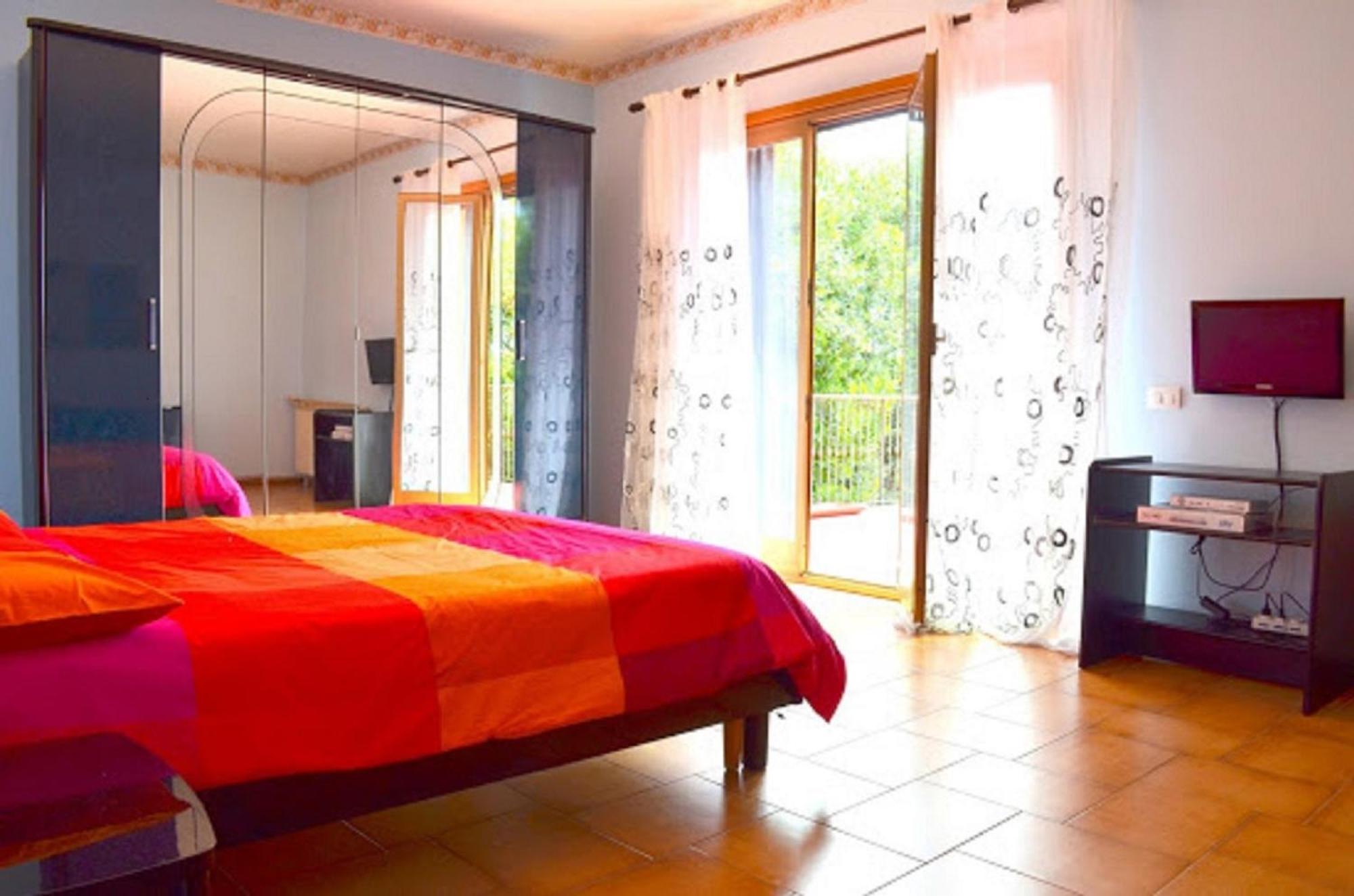 B&B Le Tre Rose Di Maria Pedara Bagian luar foto