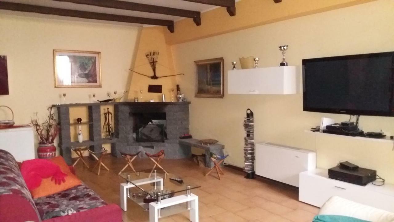 B&B Le Tre Rose Di Maria Pedara Bagian luar foto