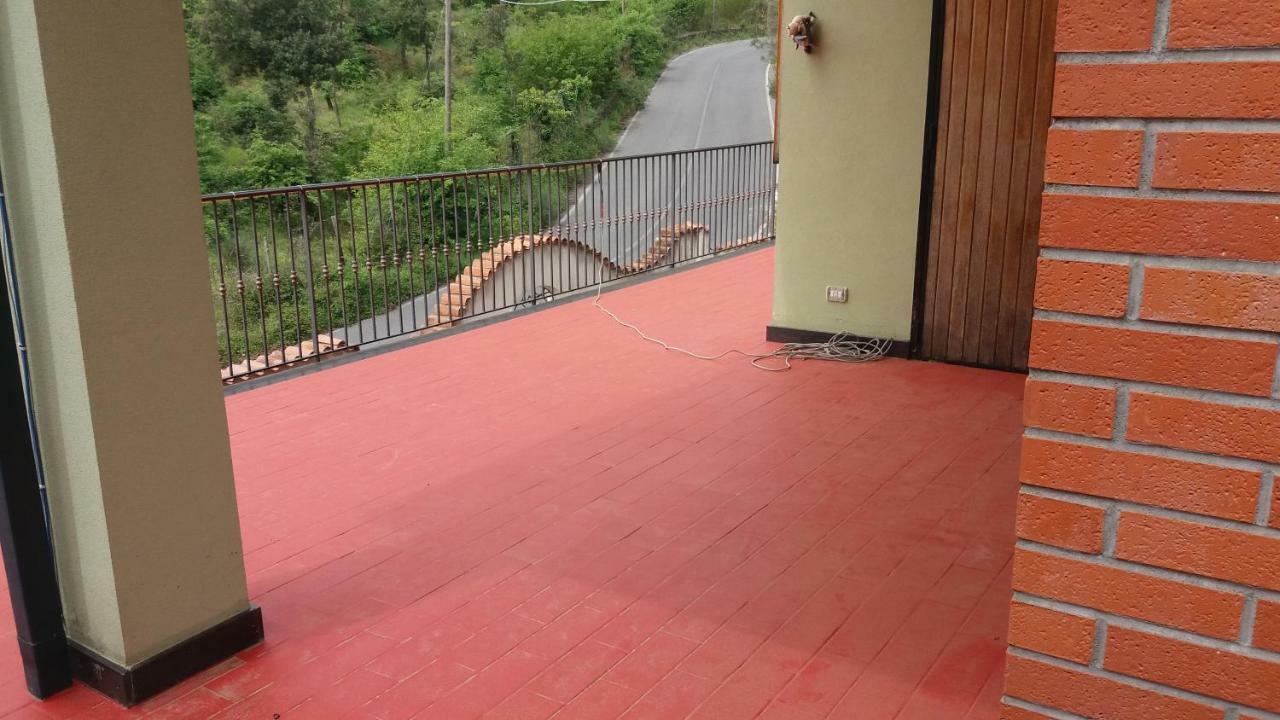 B&B Le Tre Rose Di Maria Pedara Bagian luar foto