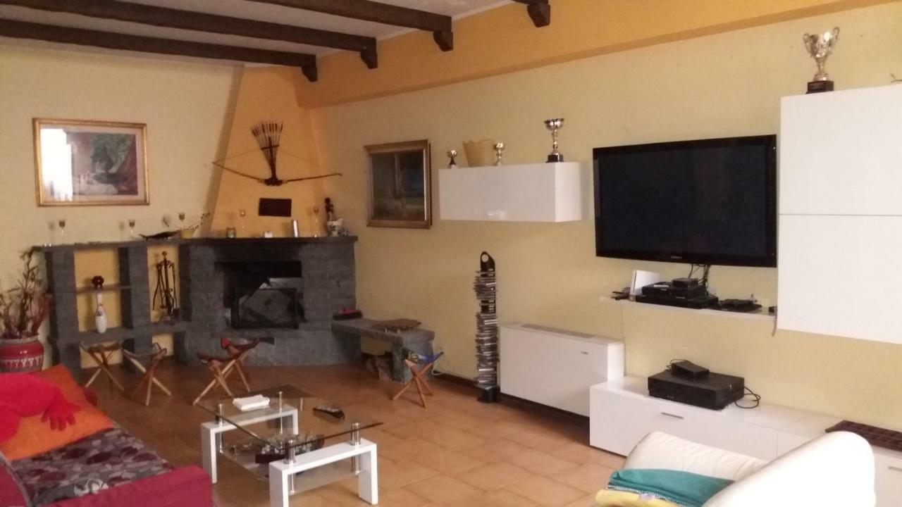 B&B Le Tre Rose Di Maria Pedara Bagian luar foto